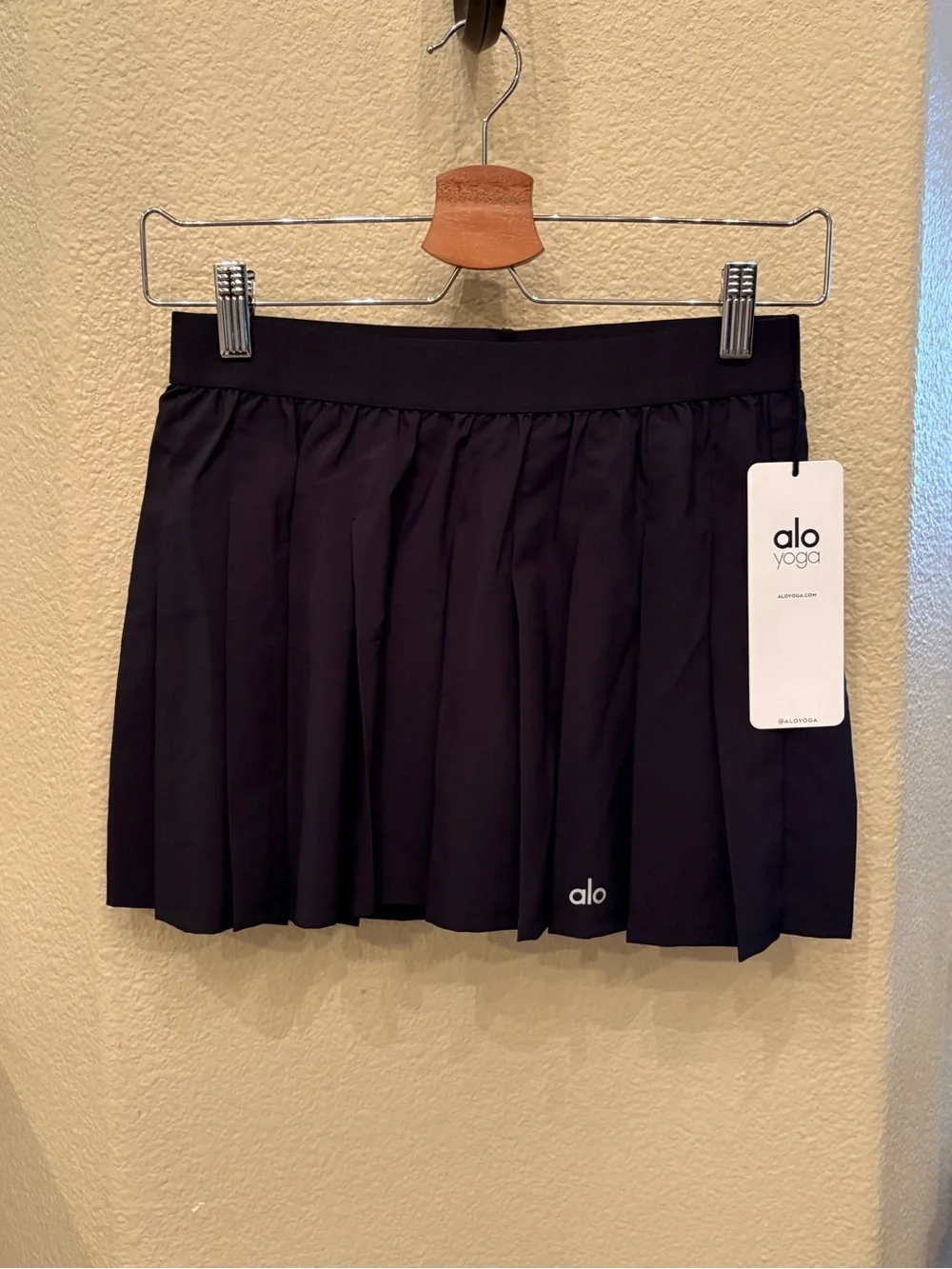 NWT-ALO Yoga Black Pleated Varsity Tennis Active Skirt Skort Size Small